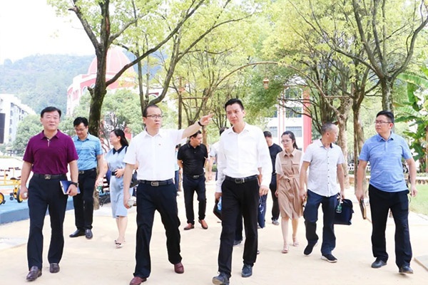 南昌市湾里教科体局党委书记、局长高德强一