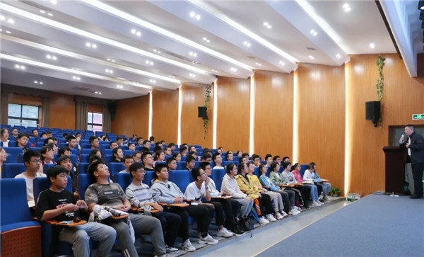 让“大学之道”浸润每一个学子——记唐镇南