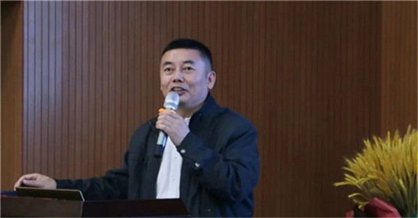 他，是一位语文老师，被学生尊称为“唐公”