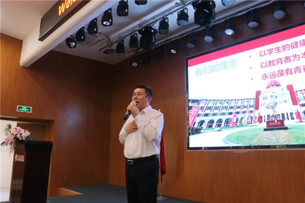 让每一位老师享有职业的尊严和快乐 | 天