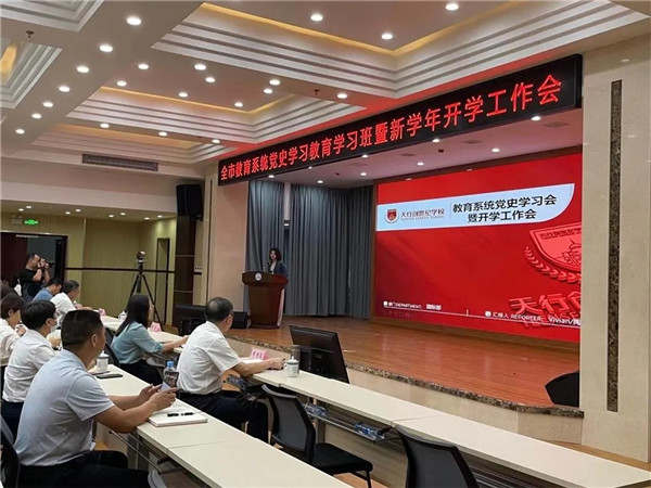 职业生涯规划走出校门 走向全市——记我校