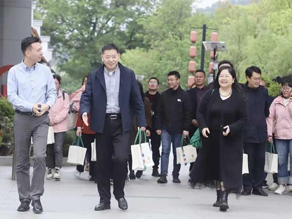 资源共享 平台共建——赣州市第一中学教师