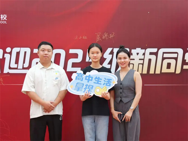 开学第一周，我们在“燃”与“安”之间，种