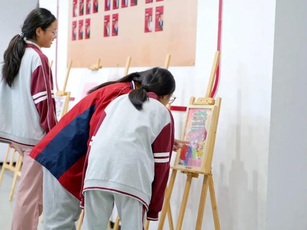 画自己很难，但他们画得很真！